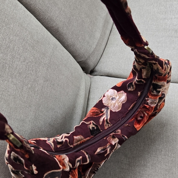 Floral Velvet Shoulder Bag - Picture 13 of 14